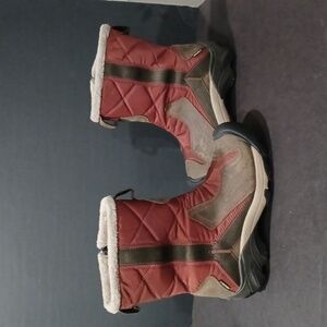 KEEN BOOTS WOMEN'S Sz 7.5 PRE-OWNED